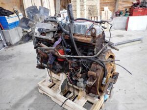 1998 International DT530E HT Diesel Engine 300 HP! 19K MILES! - Image 4