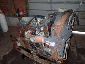 2005 International DT570 - Image 2